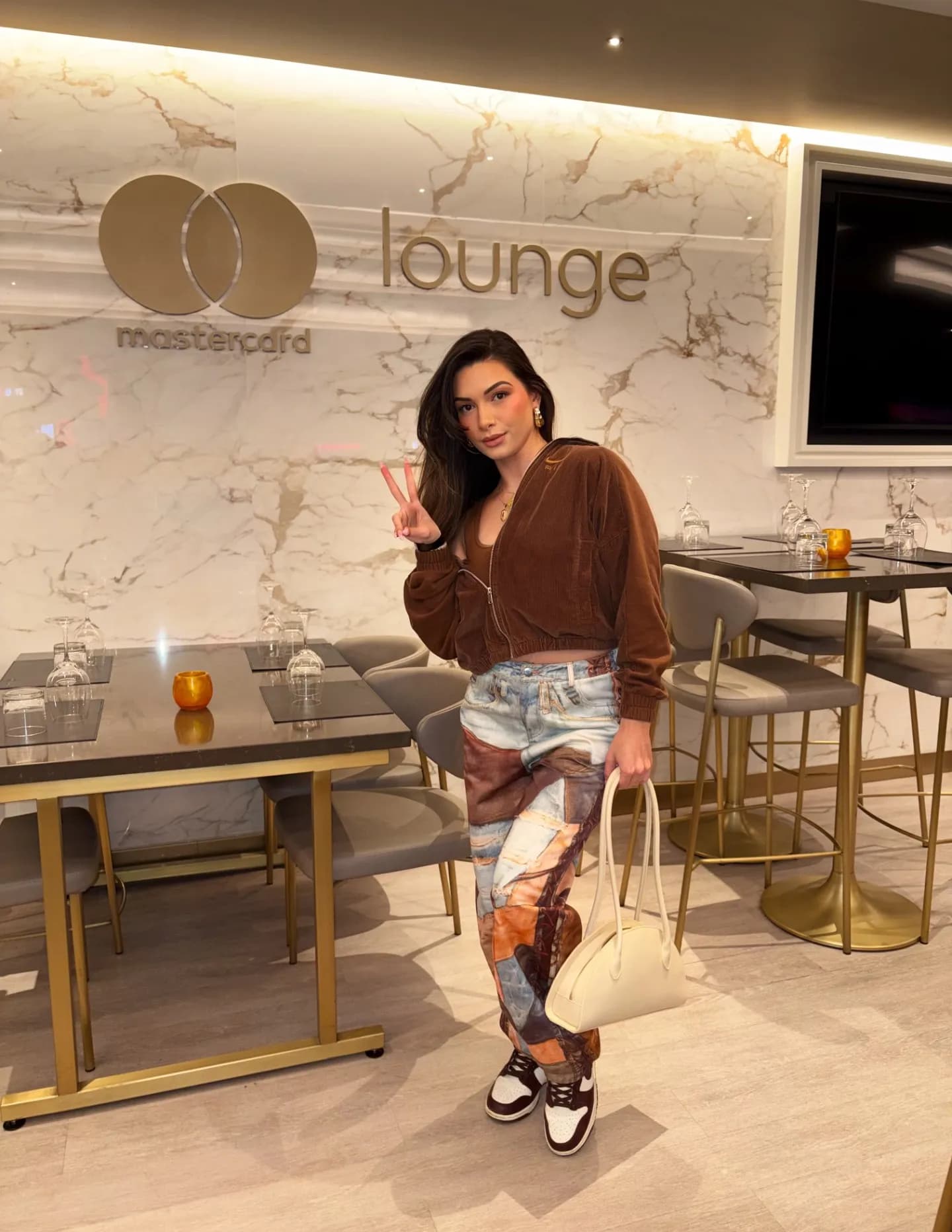 competitor Aj0m4