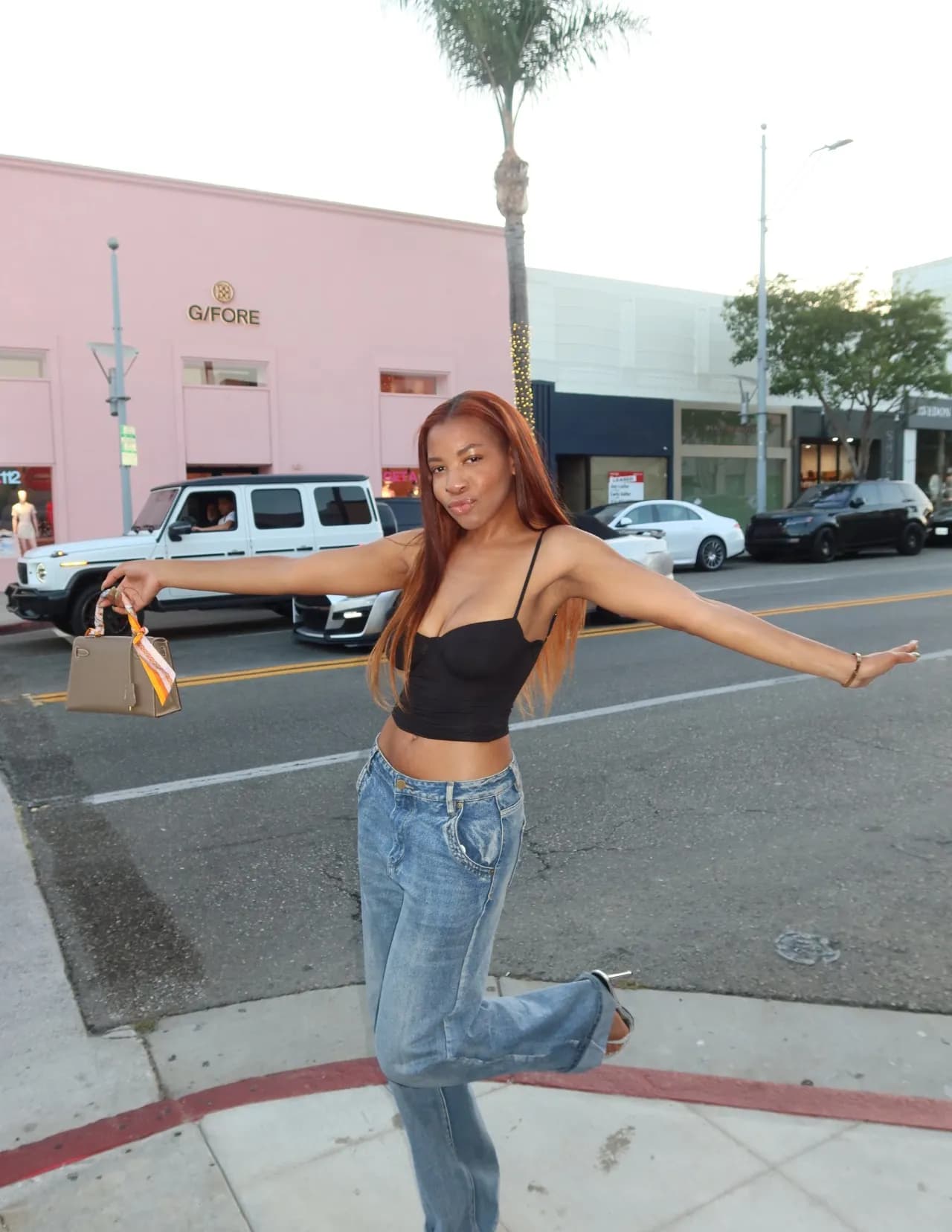 Taylorveebee image