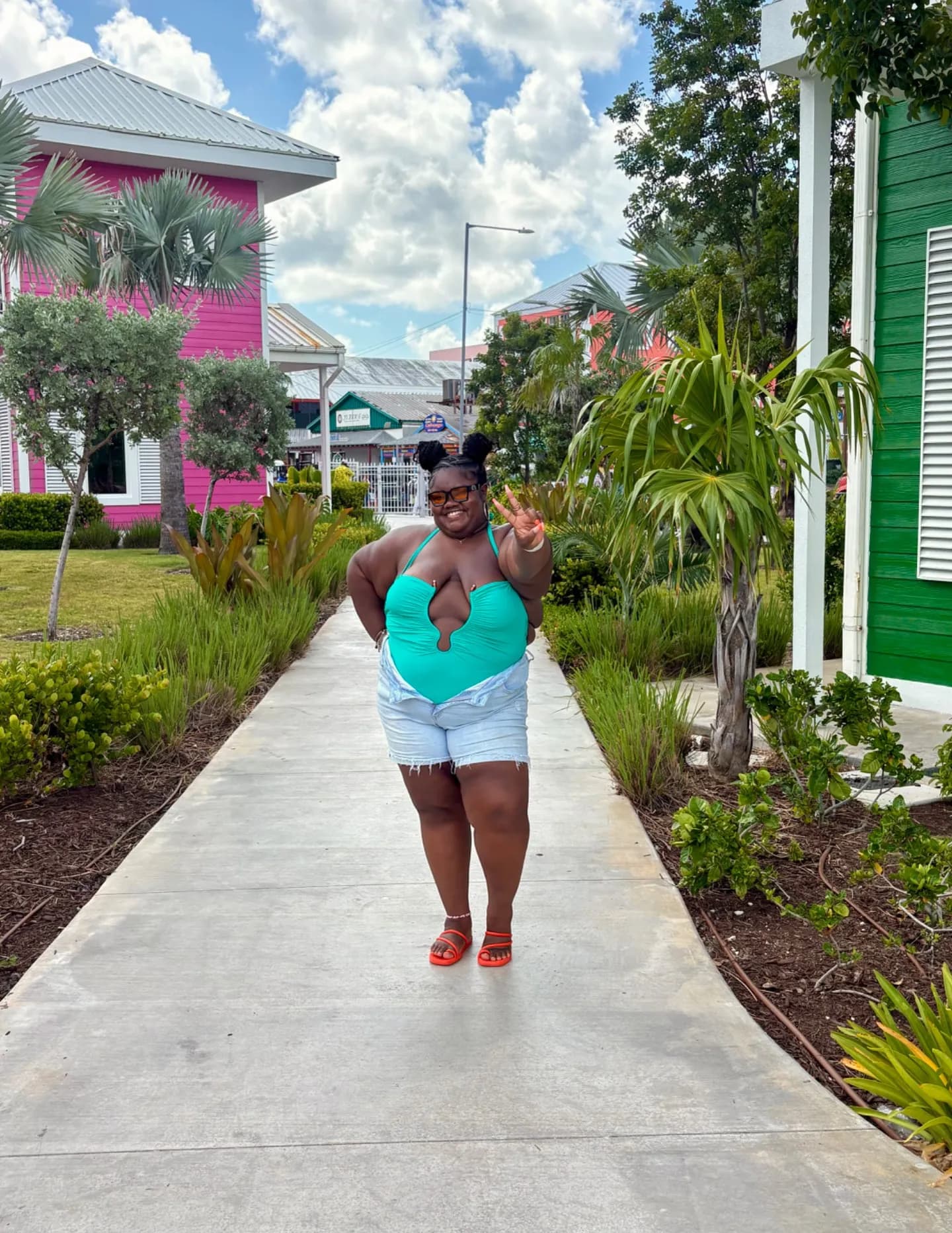 Alexaundria Leonard image