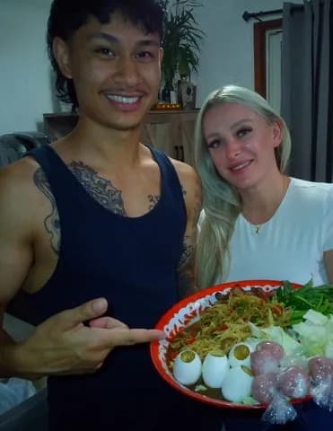 the_hungry_housewife image
