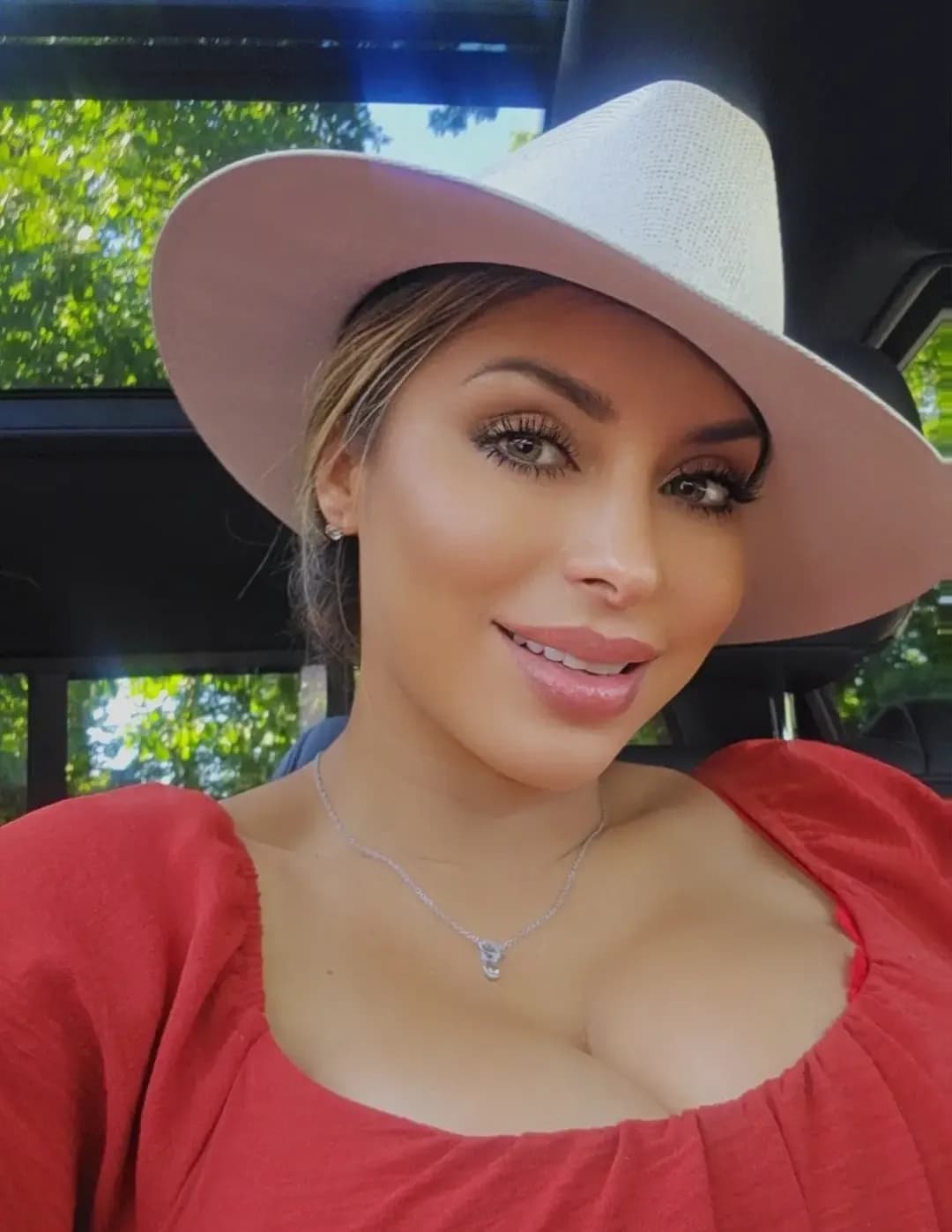 Gladys De La Mora  image