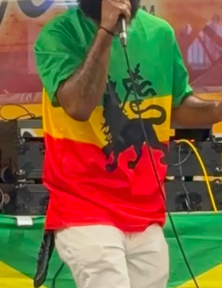 competitor YnqAv