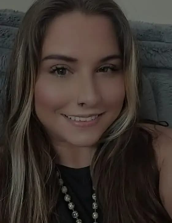COURTNEY ELIZABETH image