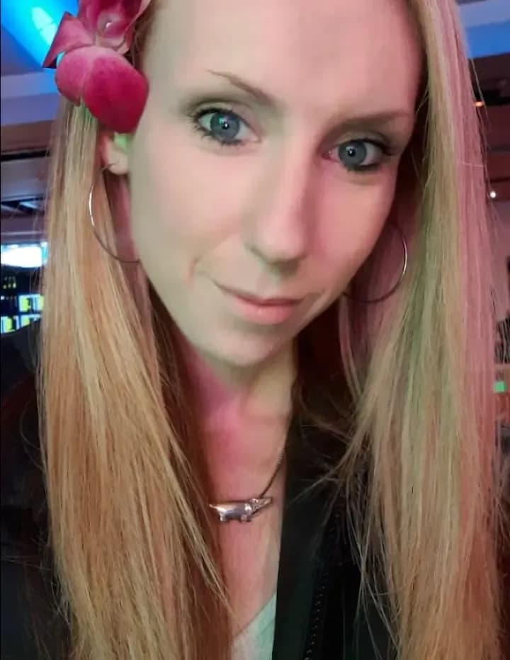 @officiallyjulie17 image