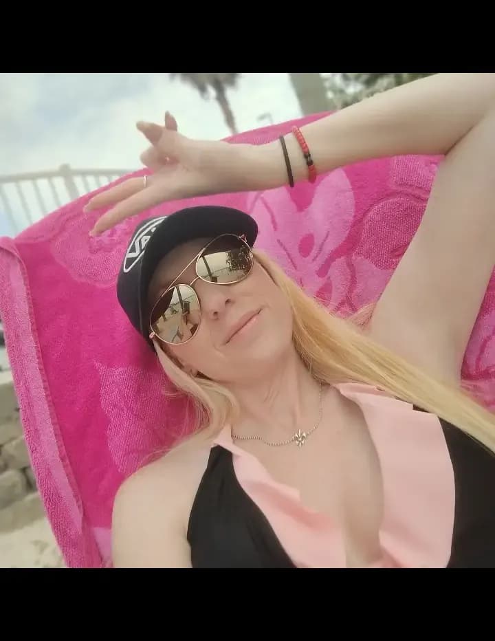 @officiallyjulie17 image