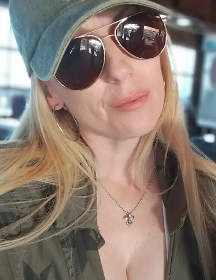 @officiallyjulie17 image