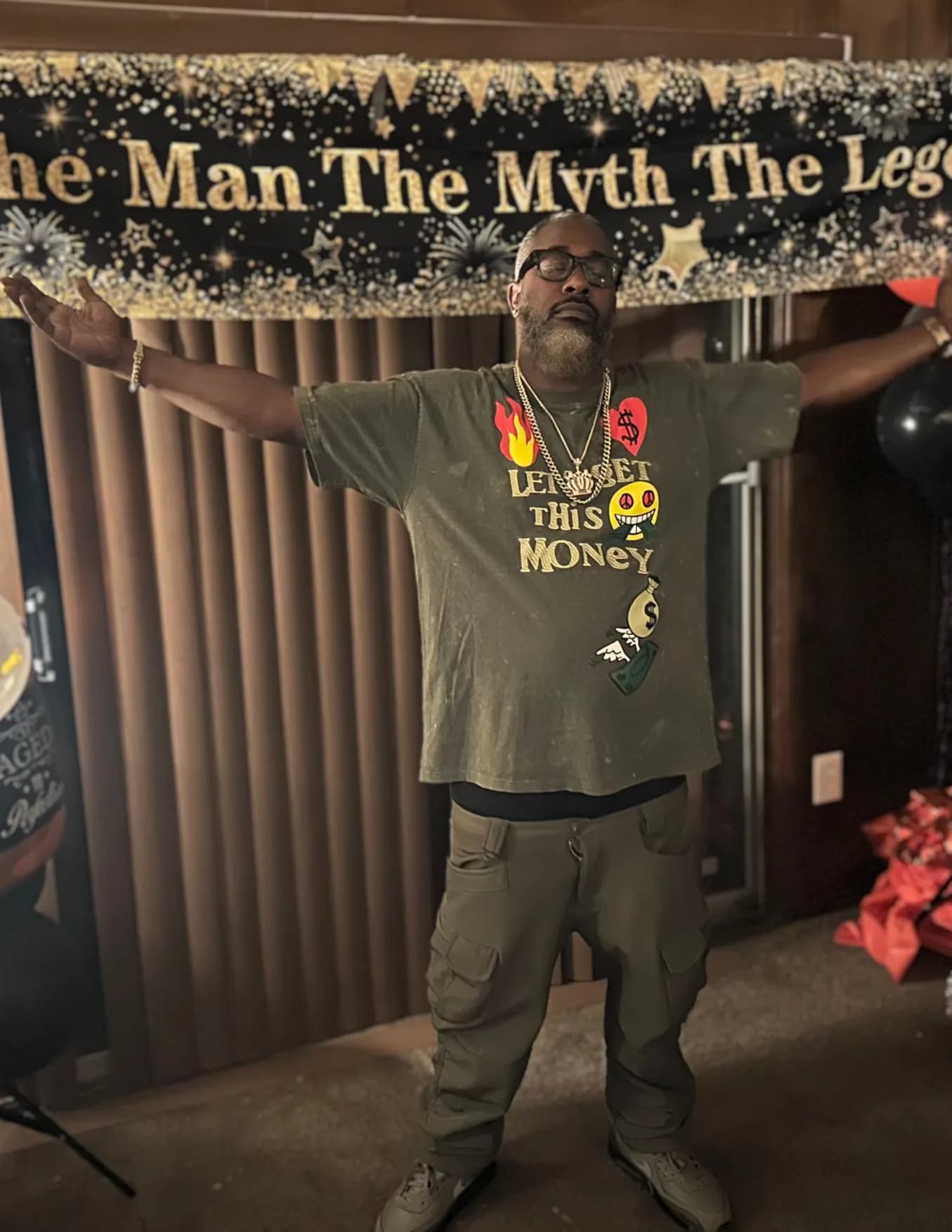 Mr Magnificent Jay image
