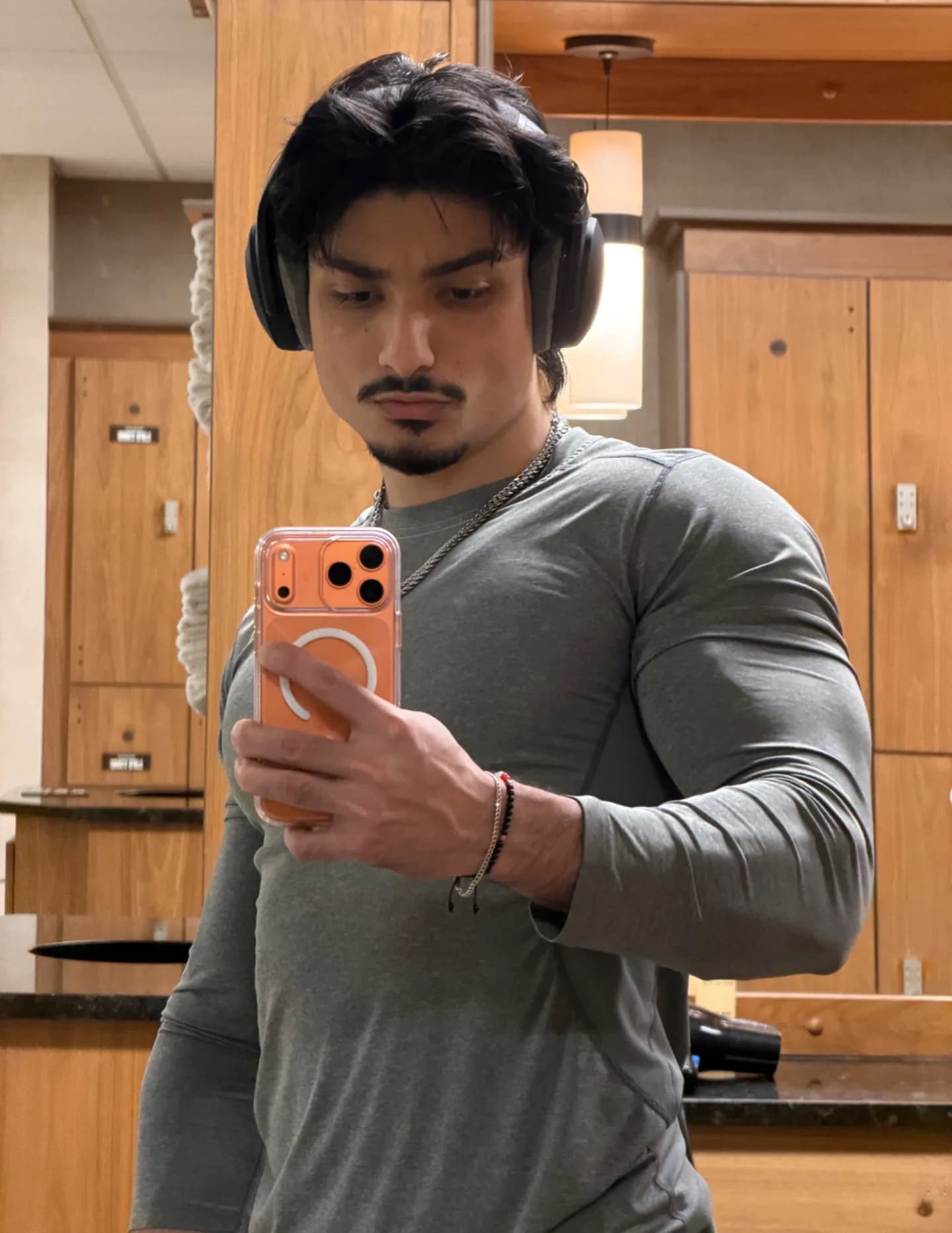 competitor YOVbw