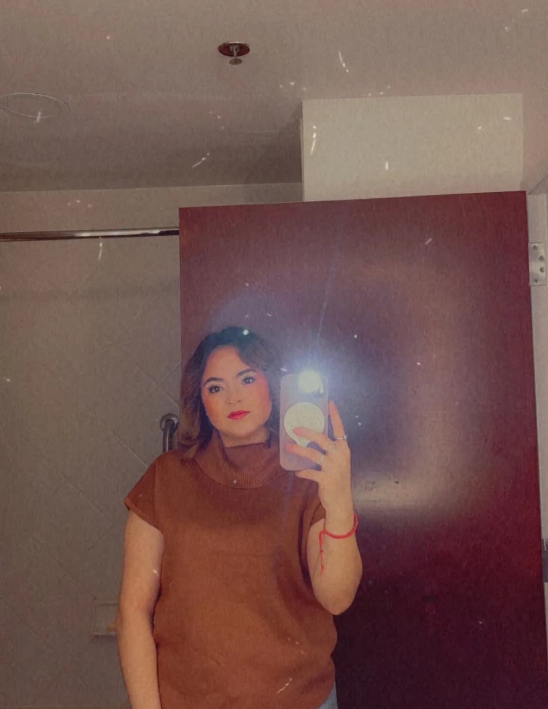 Daniela flores image