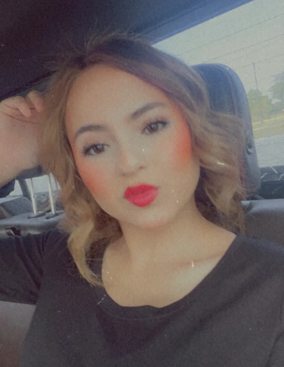 Daniela flores image