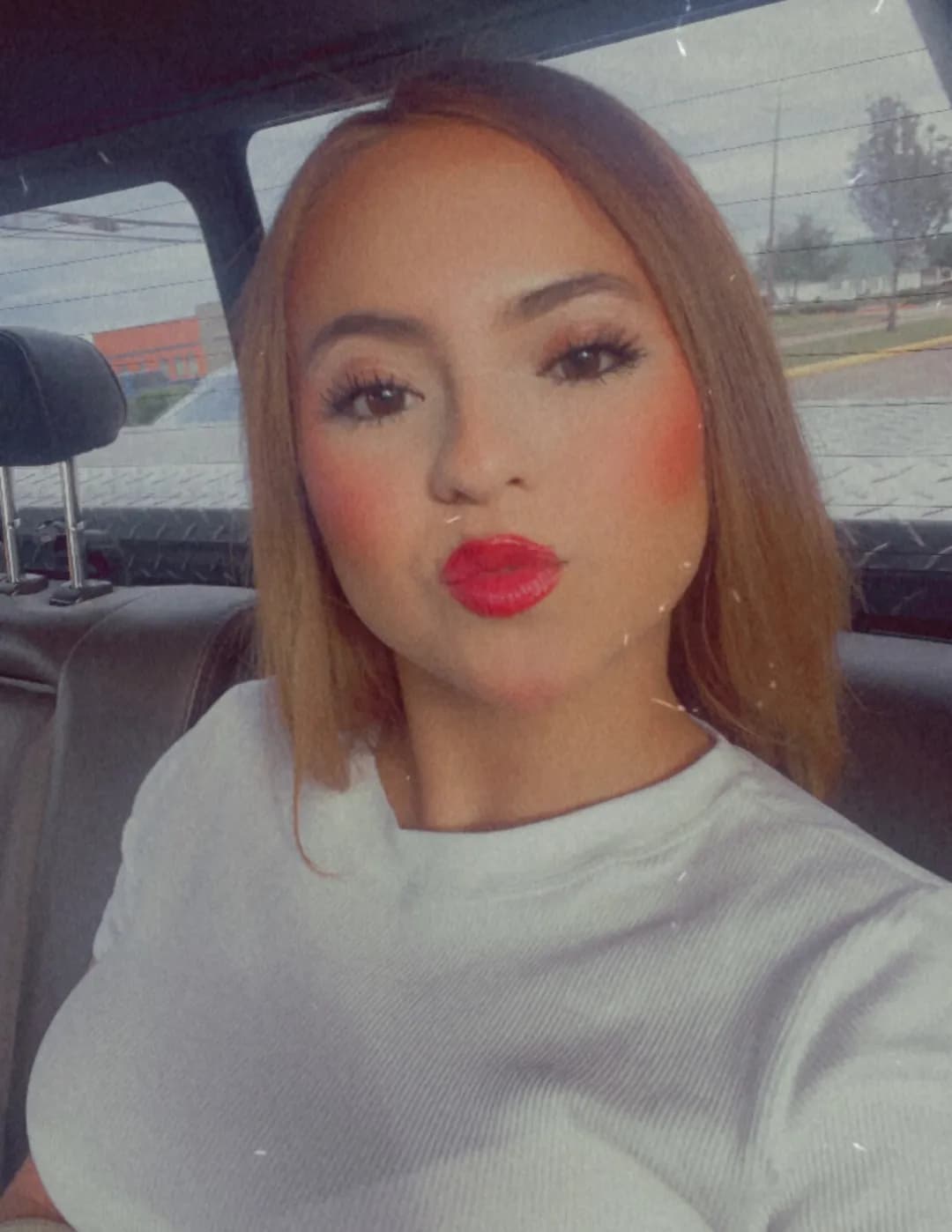 Daniela flores image